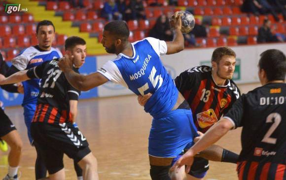 Uno de los partidos que jugó Santiago Mosquera y que le sirvió para mostrar su calidad y ser contratado. FOTO cortesía Rabotnik 