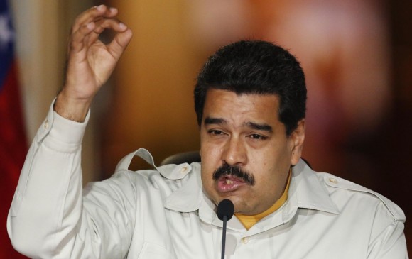 “Va a haber justicia y va a haber justicia y punto. Se acabó pues el golpismo, se acabó y el que quiera buscar el camino del atajo encontrará aquí el puño del pueblo, el puño de hierro”, afirmó Nicolás Maduro. FOTO REUTERS