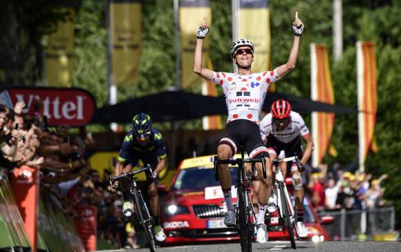 El francés Barguil le regaló un triunfo a sus compatriotas en un día festivo por la celebración del aniversario de la toma de la Bastilla. FOTO AFP