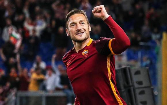 Francesco Totti cumple este miércoles 25 años desde su debut en la Roma.