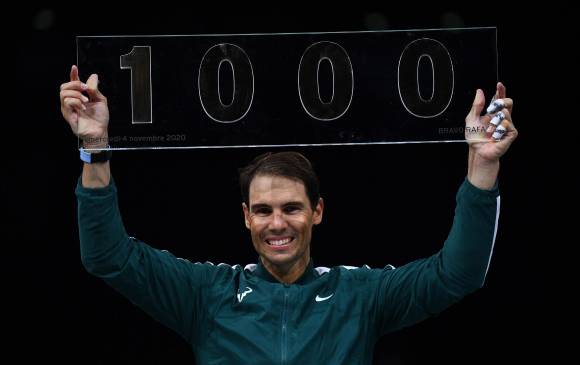 Rafael Nadal celebra sus 1.000 victorias en el Masters de París. FOTO AFP