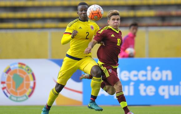 El zaguero Carlos Cuesta recibió una expulsión injusta frente a Venezuela y no podrá jugar mañana contra Argentina. FOTO AFP