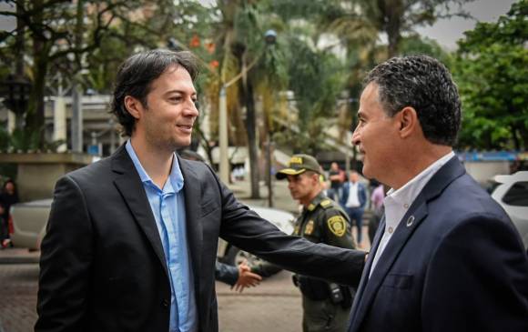 Quintero y Gaviria se encontraron esta mañana en vísperas de su posesión como alcalde de Medellín y gobernador de Antioquia. Foto: tomada de Twitter de Daniel Quintero. 