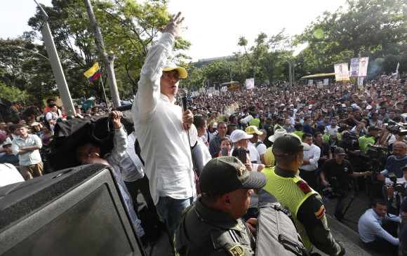 Gustavo Petro se dirigió a sus seguidores en Carabobo Norte. FOTOS Óscar Sánchez y Robinson Sáenz
