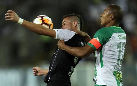 Alexis Henríquez tuvo una buena noche y Nacional sacó un gran resultado en el Monumental de Chile en el inicio de su vigésima participación en la Copa Libertadores. FOTO efe
