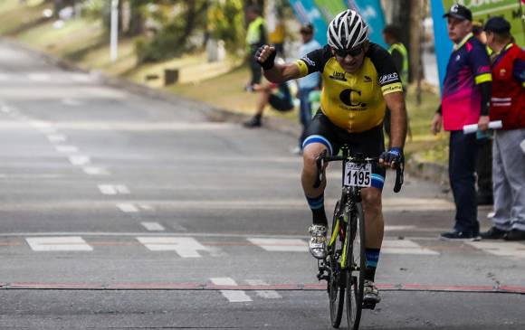 Mario Rivera, uno de los hombres más aplaudidos y felicitados ayer en la carrera recreo-benéfica. FOTO JULIO CÉSAR HERRERA