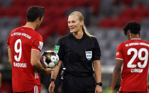 Bibiana Steinhaus dirigió el encuentro. FOTO EFE