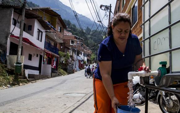 El racionamiento del agua es habitual en la época seca del año en el barrio Ocho de Marzo (imagen). FOTO julio césar herrera