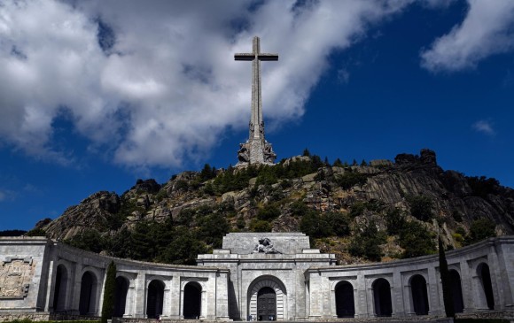 El Valle de los Caídos, erigido por el dictador Francisco Franco como un monumento a la victoria en la Guerra Civil, fue visitado en 2018 por 379.000 personas, según cifras oficiales. FOTO AFP