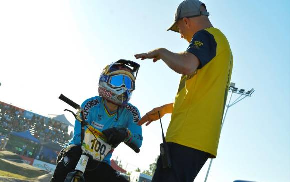 La Selección, conformada por cinco pilotos, cuatro de ellos paisas, es orientada por Germán Medina. FOTO efe
