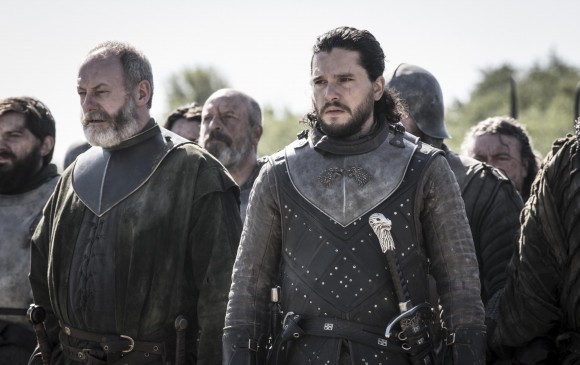 Jon Snow y Ser Davos observan hacia Desembarco del Rey. FOTO Cortesía HBO