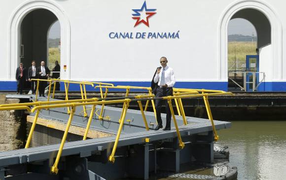 Barack Obama visitó la mañana de este viernes las instalaciones del Canal de Panamá. FOTO REUTERS.