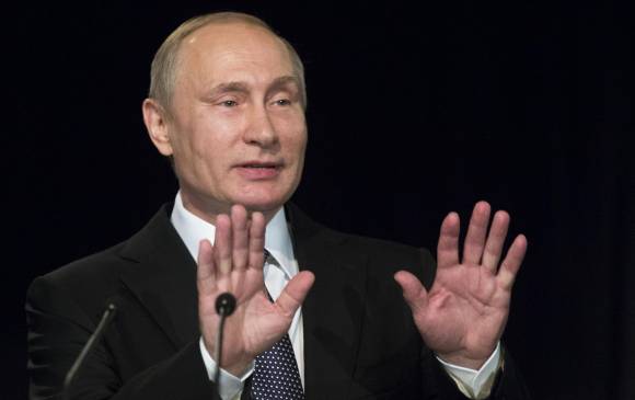 Vladimir Putin anunció la aprobación de una ley que permitirá la entrada sin visa a todos los aficionados que piensan asistir al Mundial de Rusia 2018. FOTO AP