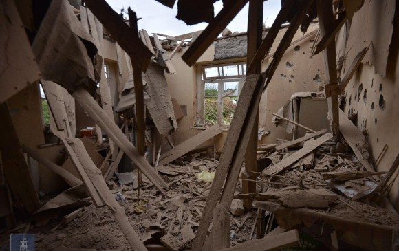 La vista de una casa tras los recientes enfrentamientos entre separatistas armenios y Azerbaiyán en la región separatista de Nagorno Karabaj. FOTO MINISTERIO DE EXTERIORES DE ARMENIA / AFP