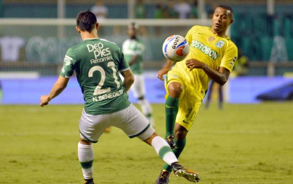 Nicolás Benedetti, del Cali, superó en el duelo de creativos a Macnelly Torres. FOTO colprensa