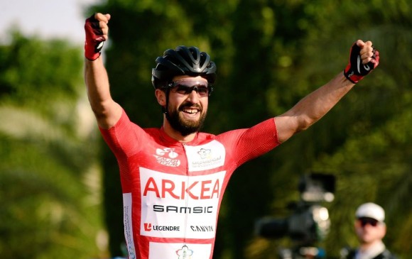 Nacer Bouhanni, compañero de Nairo Quintana en el Team Arkéa, se adjudicó la victoria en la primera etapa del Tour de La Provenza en Francia. FOTO AFP
