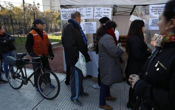 Otro factor que afectará a la economía argentina (y previsiblemente a la estabilidad del gobierno Macri) es una inflación que este año alcanzaría el 25 %. FOTO EFE