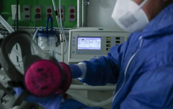 Se han celebrado contratos que suman 2,5 billones de pesos destinados a la atención de la pandemia. FOTO COLPRENSA