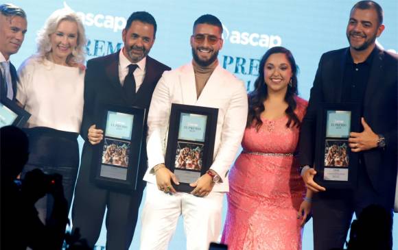 Maluma interpretó varios de sus temas al ritmo de la salsa en la ceremonia de premiación en Costa Rica. Foto: EFE - Thais Llorca