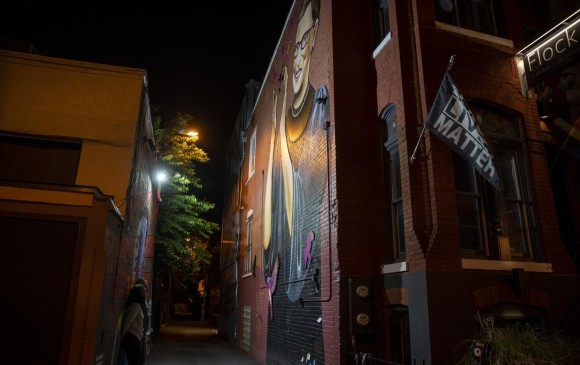Una vista general de un mural dedicado a Ruth Bader Ginsburg en Washington. FOTO AFP.