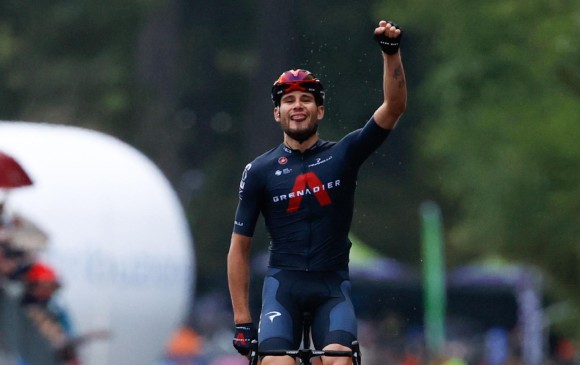 El italiano Filippo Ganna ya había celebrado en la segunda etapa del Giro. FOTO AFP