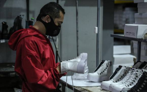 Ante la pandemia es necesario que las empresas tomen decisiones útiles para construir un modelo dinámico que vaya más allá de la obligación legal. Foto Colprensa