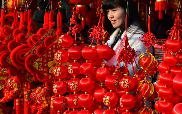 En China se preparan para las celebraciones del año nuevo. FOTO AFP