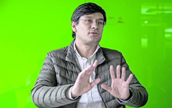 Camilo Romero ha militado en varios partidos alternativos independientes, el Polo Democrático y la Alianza Verde, mismos sectores que quiere juntar para las elecciones de 2022. FOTO jULIO c. hERRERA