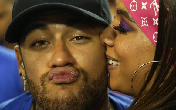 Neymar, con la cantante Anitta. FOTO EFE