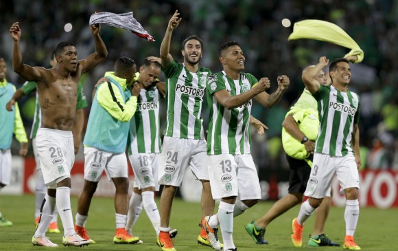 En el partido de vuelta ante Sao Paulo por la semifinal de la Copa Libertadores, Alexander Mejía completó 200 partidos con Nacional. FOTO AP 