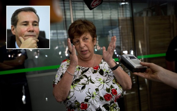 Siete de cada 10 argentinos creen que Nisman fue asesinado, de acuerdo con un sondeo de la consultora Ipsos. La fiscal Viviana Fein, que está investigando su muerte ha pedido paciencia. FOTOS AP - REUTERS
