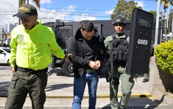 El comerciante Jhon Fredy Yepes aseguró a las autoridades que él no es “Clemente”. Su defensa tendrá que demostrarlo hoy en las audiencias de control de garantías. FOTO cortesía policía
