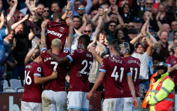 Sánchez es uno de los jugadores más queridos por la afición del West Ham. FOTO: AFP