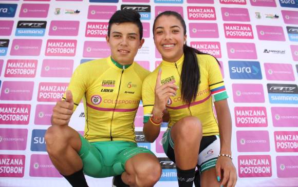 Edwin Rogelio Cubides y Érika Milena Botero, los orgullosos campeones de la Vuelta del Futuro, consagrados ayer en La Virgina, al término de la competencia. FOTO cortesía fedeciclismo