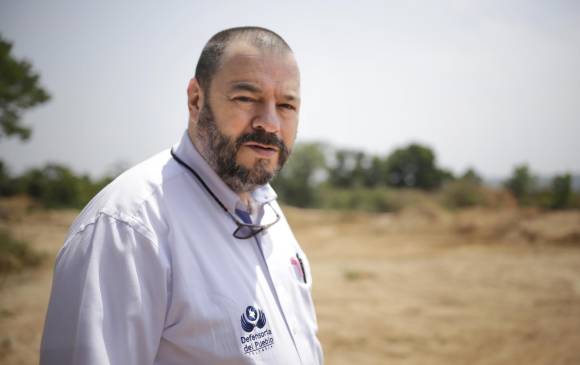 El defensor del Pueblo, Carlos Alfonso Negret, alertó sobre la violencia ejercida por los grupos armados organizados en épocas de pandemia. FOTO: Colprensa