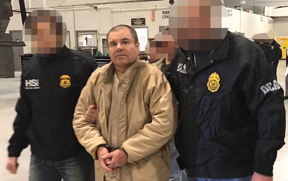 Joaquín Guzmán, conocido como “El Chapo”, fue extraditado el jueves en la noche desde México hacia Estados Unidos. Ayer tuvo su primera audiencia ante la Corte Federal de Brooklyn. FOTO AFP