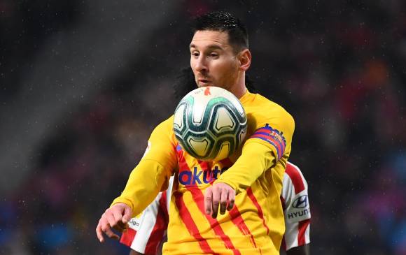 Luego del partido ayer entre Barcelona y Atlético Madrid, Messi voló a París para la gala de la revista France Football. FOTO afp