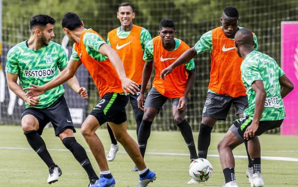 El técnico encargado mantendría hoy, ante el Cali, la misma base de jugadores que ha venido disputando los últimos encuentros. El plantel tiene la obligación de reaccionar. FOTO jaime pérez