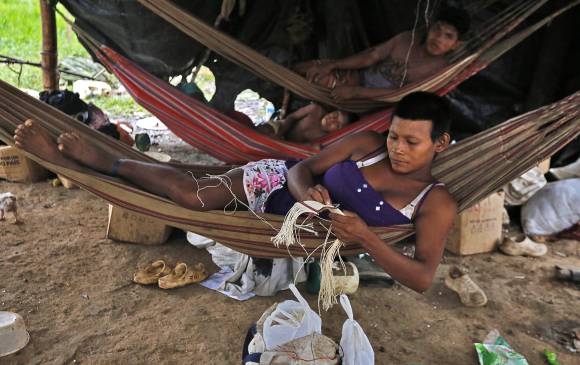 Después de los desplazamientos forzados de los que han sido víctimas, los Nükak se alojan en refugios cercanos al resguardo. FOTO Archivo EL COLOMBIANO