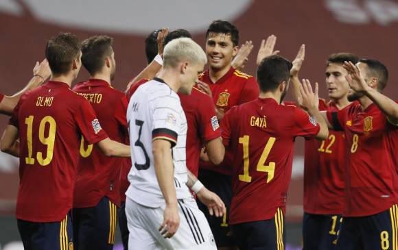 Los jugadores de la Selección de España celebran la histórica goleada 6-0 ante Alemania por la Liga de Naciones. FOTO EFE