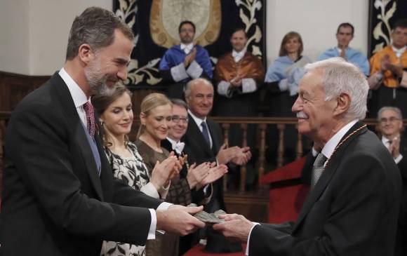 El escritor español recibió el premio Cervantes, y en su discurso habló del cambio cultural y las relaciones humanas. FOTO afp