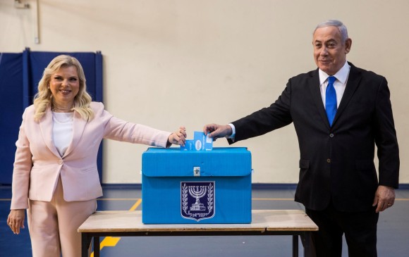 Netanyahu, actual primer ministro, quien busca mantener el poder parlamentario. FOTO reuters