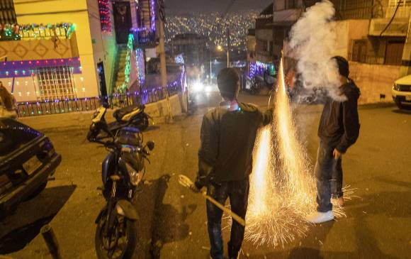 En las 16 comunas de Medellín se instalaron puestos de control para monitorear el uso de pólvora, informó la Policía. FOTO Edwin Bustamante