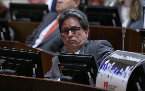 El ministro Alberto Carrasquilla podría enfrentarse a una moción de censura. FOTO: COLPRENSA