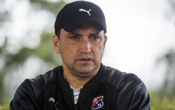 El técnico del DIM, Aldo Bobadilla, alcanzó a recibir la visita de sus hijos antes del cierre de fronteras. FOTO JULIO HERRERA