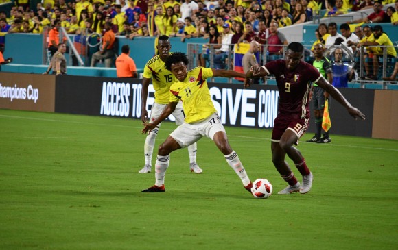 En la imagen aparece Juan Guillermo Cuadrado, en uno de los últimos partidos amistosos entre Colombia y Venezuela, duelo que se repite hoy en el inicio de la Eliminatoria. FOTO archivo colprensa