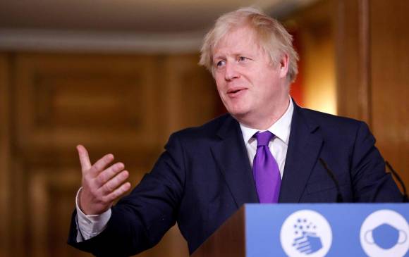 El primer ministro británico, Boris Johnson, en conferencia de prensa virtual ayer. Gran Bretaña es el primer país occidental en aprobar una vacuna contra la covid-19 para uso general. Foto AFP