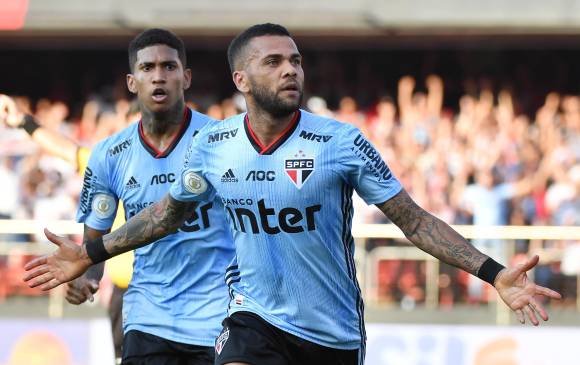 El brasileño Daniel Alves debutó este domingo con gol en la victoria del Sao Paulo frente al Ceará por 1-0. Foto: AFP