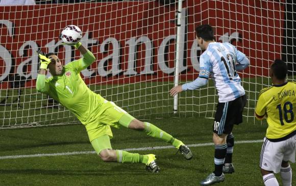 Esta fue la gran atajada de David Ospina en el duelo entre Colombia y Argentina por la Copa América de Chile. FOTO ap