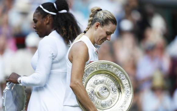 Angelique Kerber impidió que Serena alcanzara su título 24 en Grand Slam y el octavo en Wimbledon. FOTO: EFE